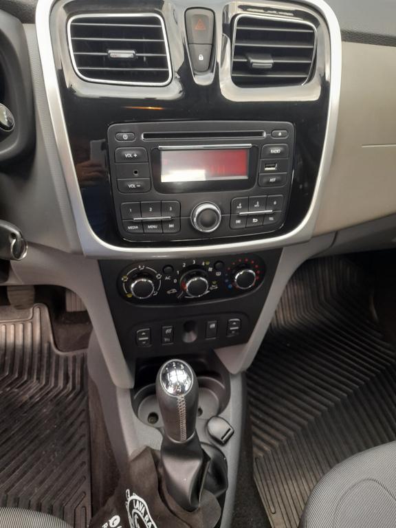 RENAULT Logan - Foto