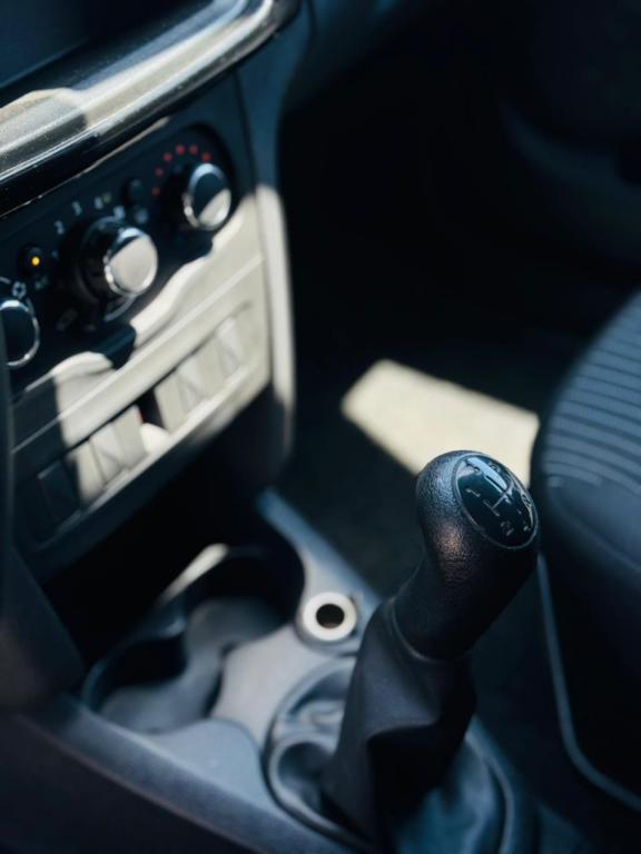 RENAULT Sandero - Foto