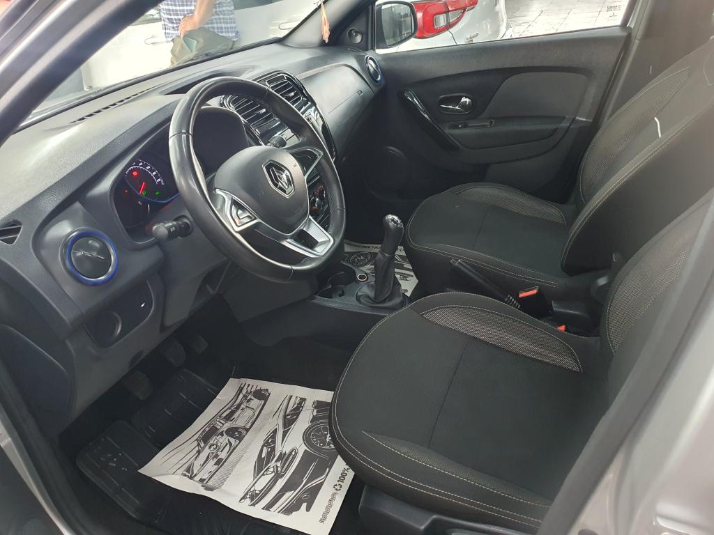 RENAULT Sandero - Foto