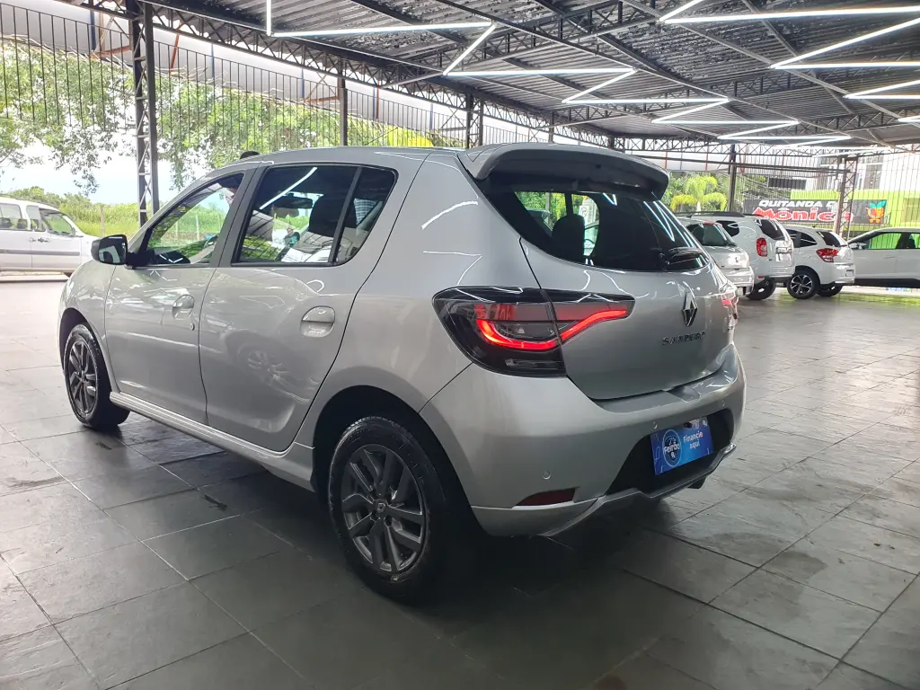 RENAULT Sandero - Foto