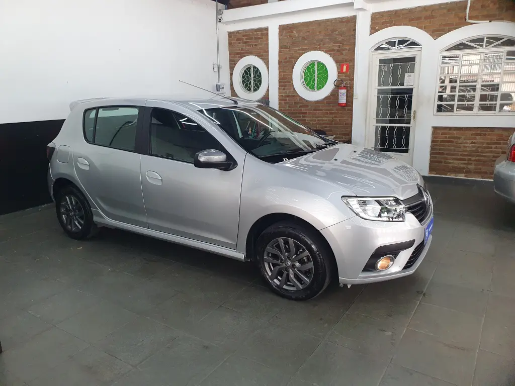 RENAULT Sandero - Foto