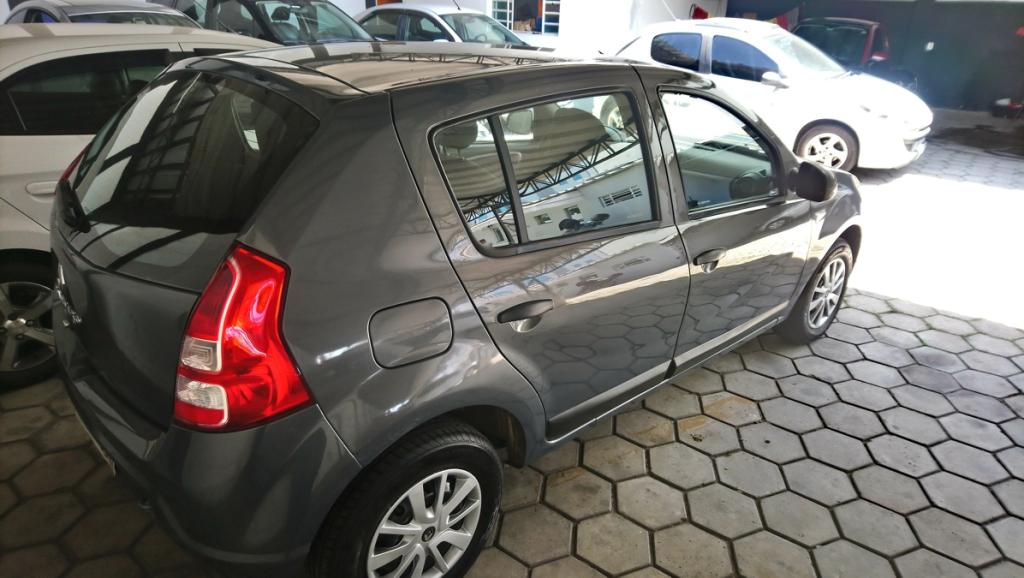 RENAULT Sandero - Foto