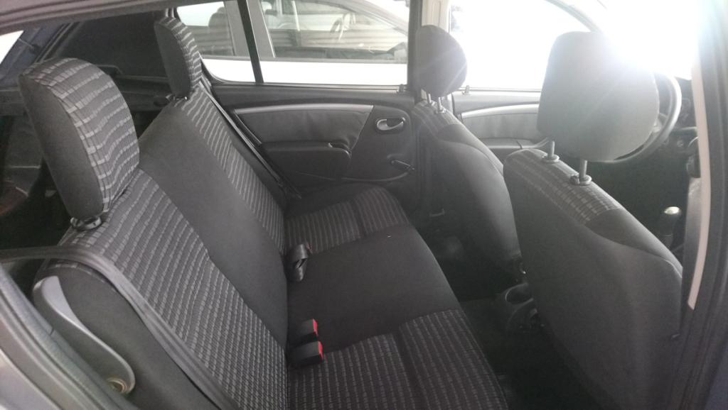 RENAULT Sandero - Foto