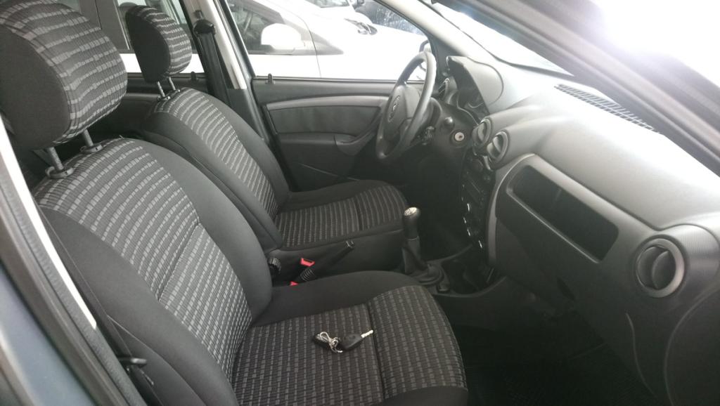 RENAULT Sandero - Foto