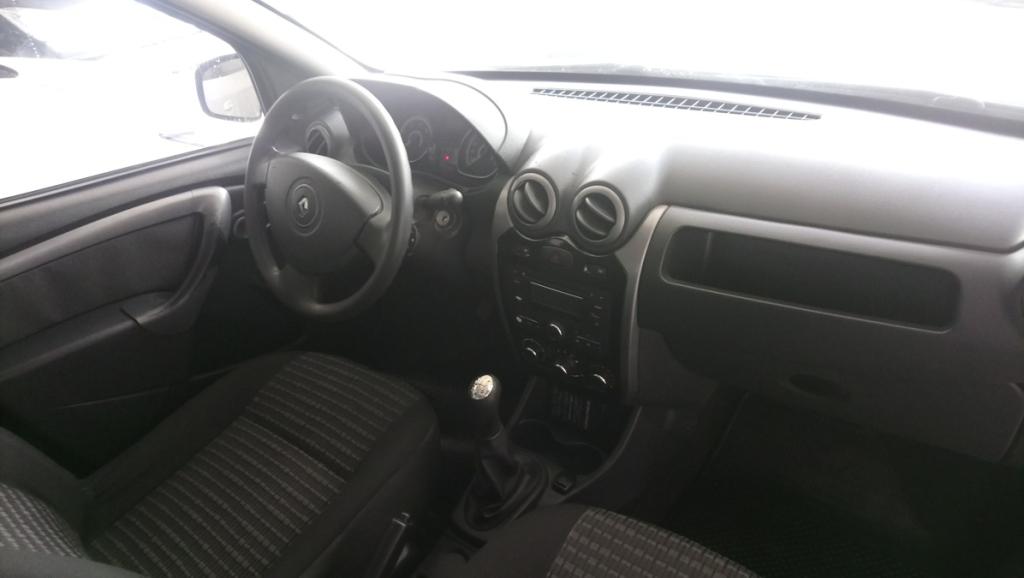 RENAULT Sandero - Foto