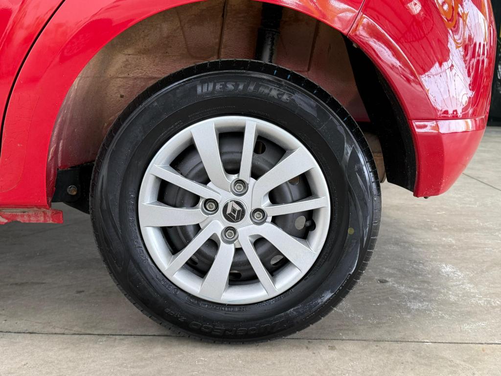 RENAULT Sandero - Foto