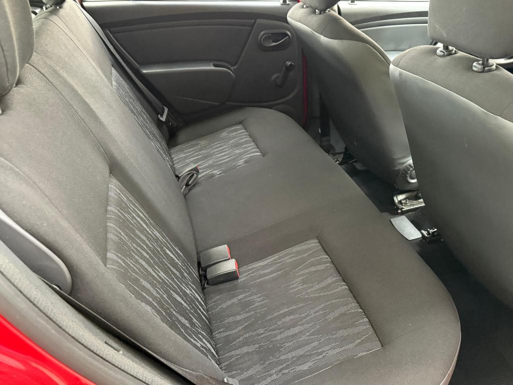 RENAULT Sandero - Foto