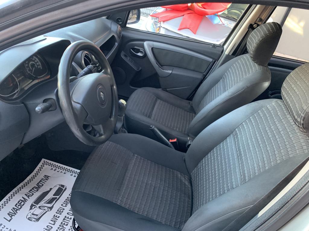 RENAULT Sandero - Foto