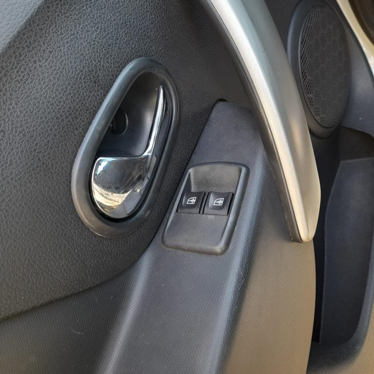 RENAULT Sandero - Foto