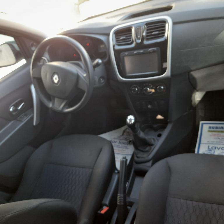 RENAULT Sandero - Foto