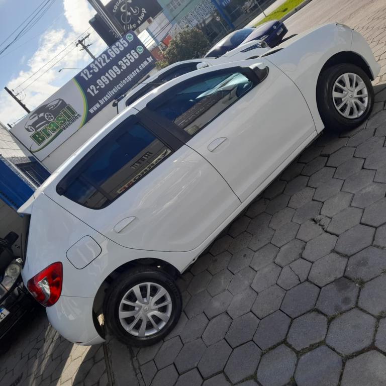 RENAULT Sandero - Foto