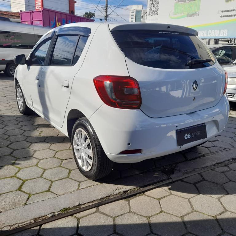 RENAULT Sandero - Foto
