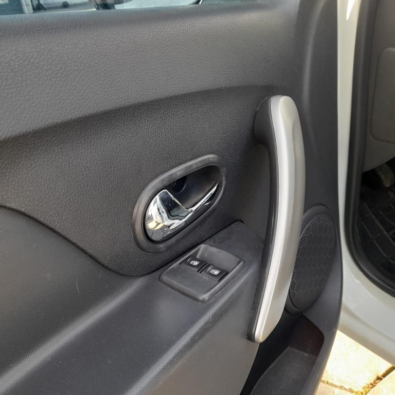RENAULT Sandero - Foto