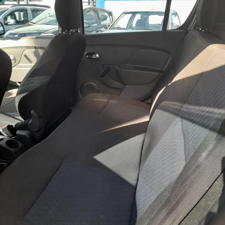 RENAULT Sandero - Foto