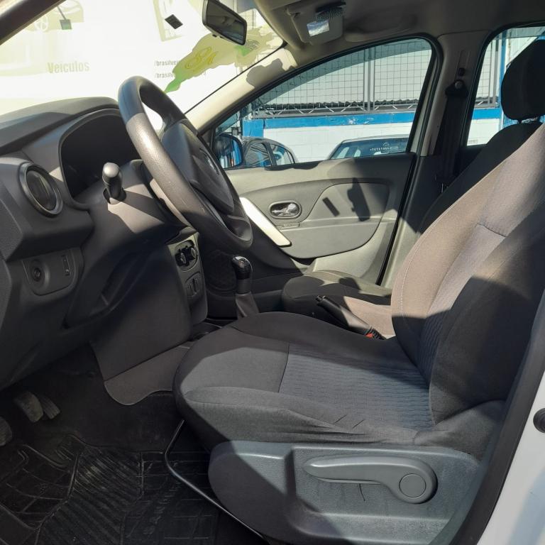 RENAULT Sandero - Foto