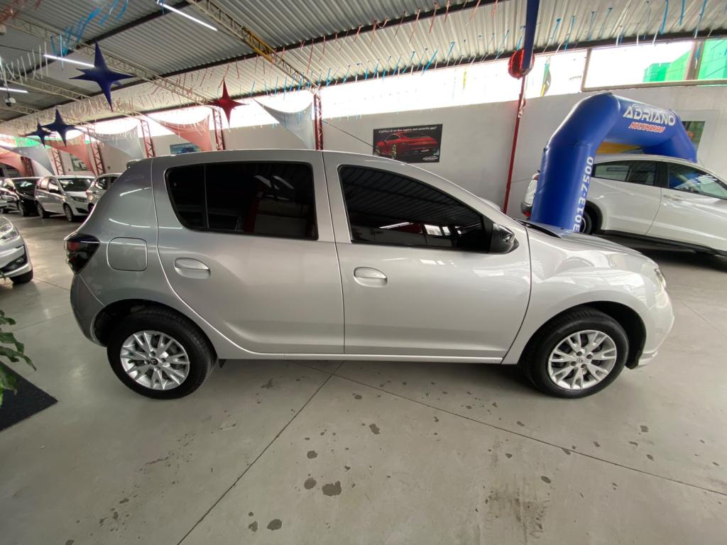 RENAULT Sandero - Foto
