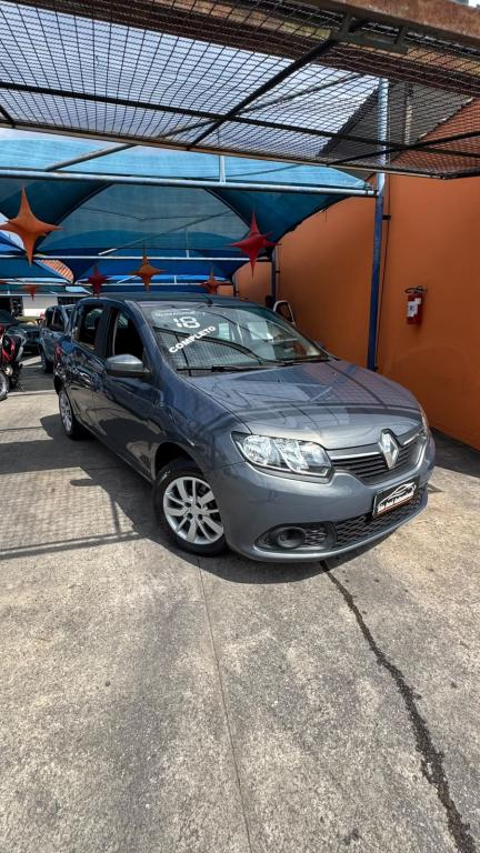 RENAULT Sandero - Foto
