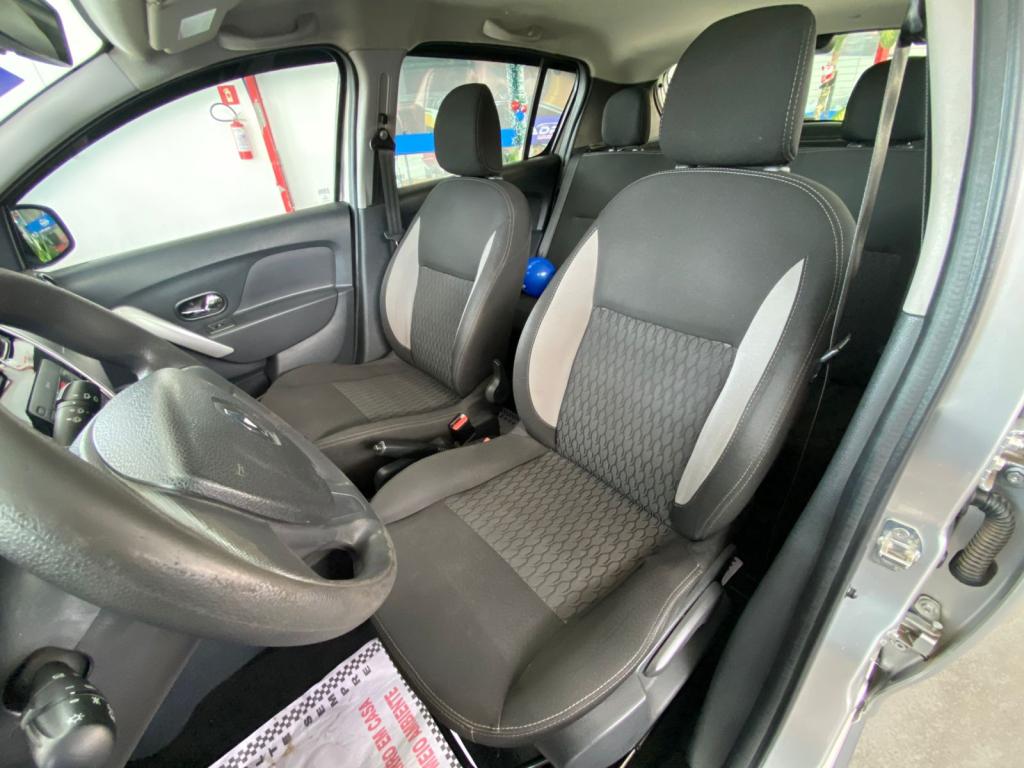 RENAULT Sandero - Foto