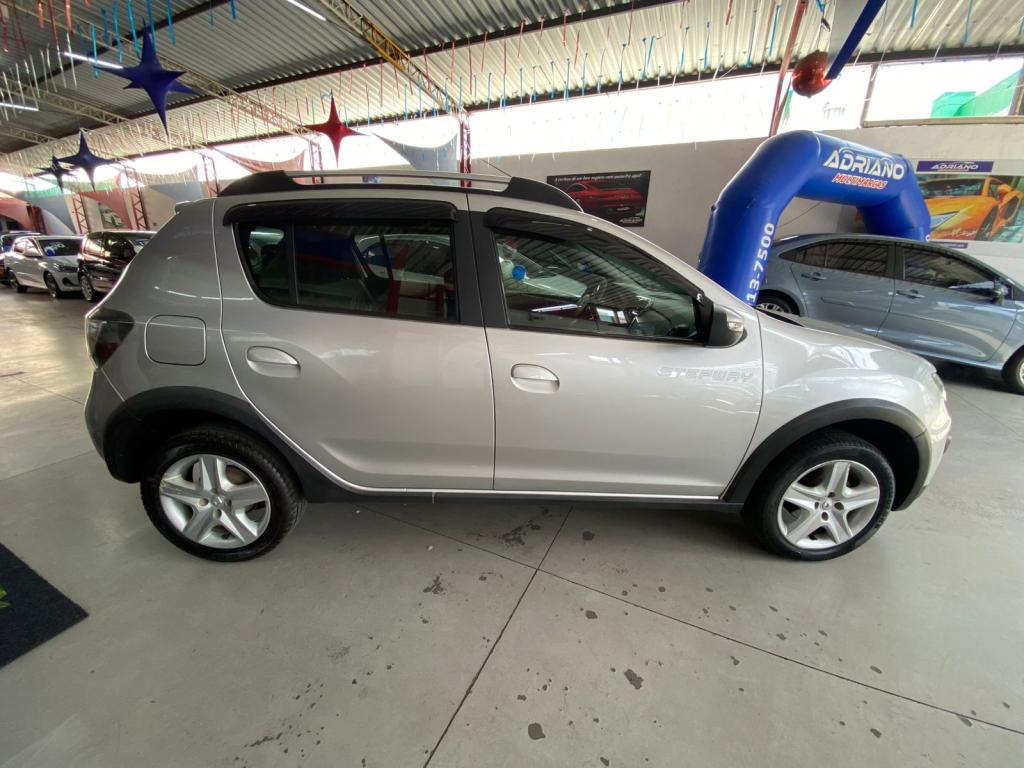 RENAULT Sandero - Foto