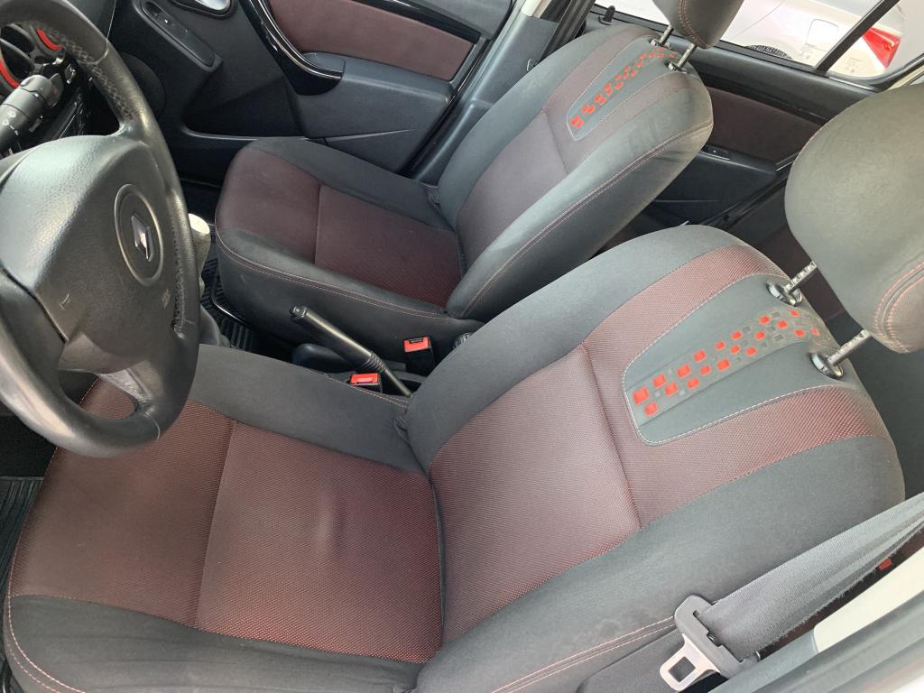 RENAULT Sandero - Foto