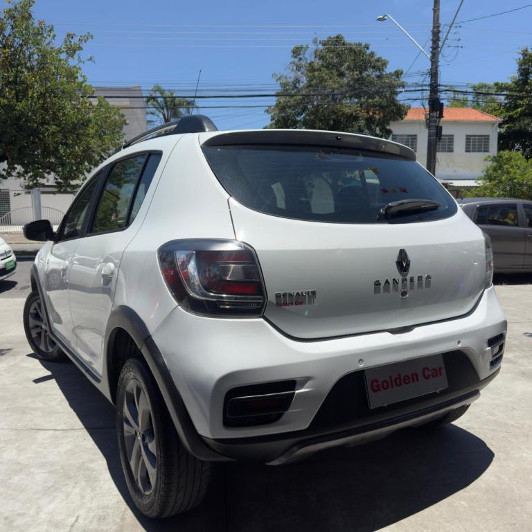 RENAULT Sandero - Foto