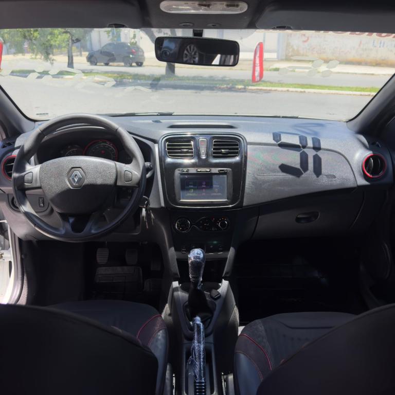 RENAULT Sandero - Foto