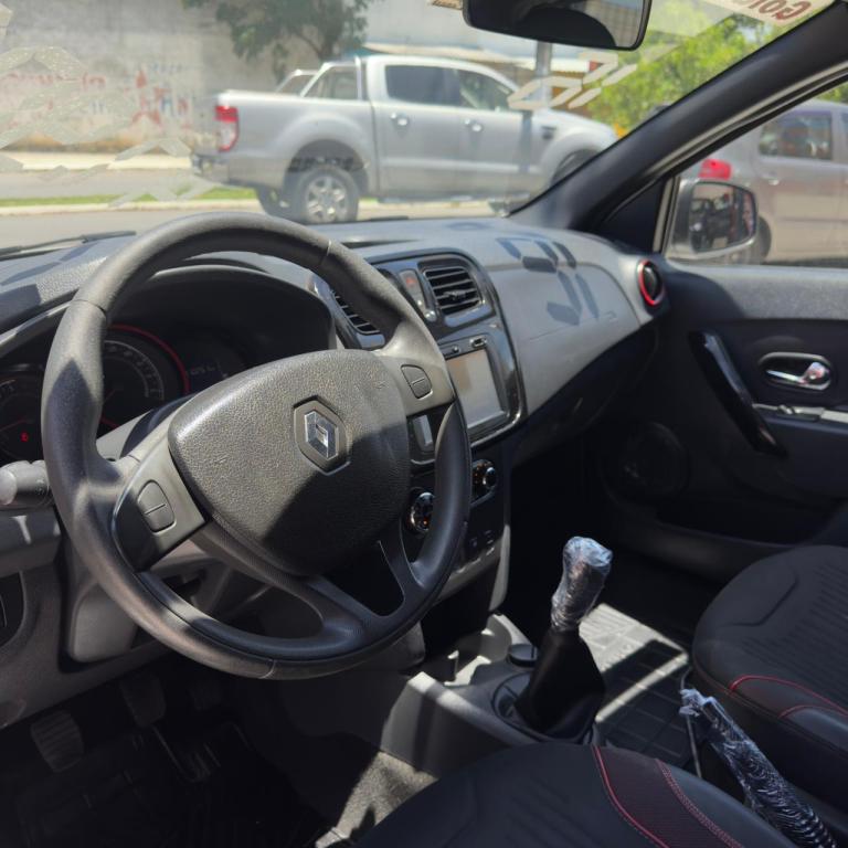 RENAULT Sandero - Foto