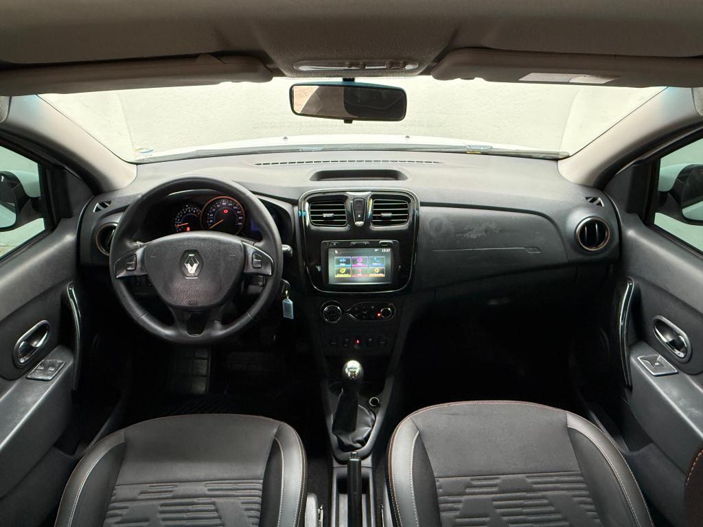 RENAULT Sandero - Foto