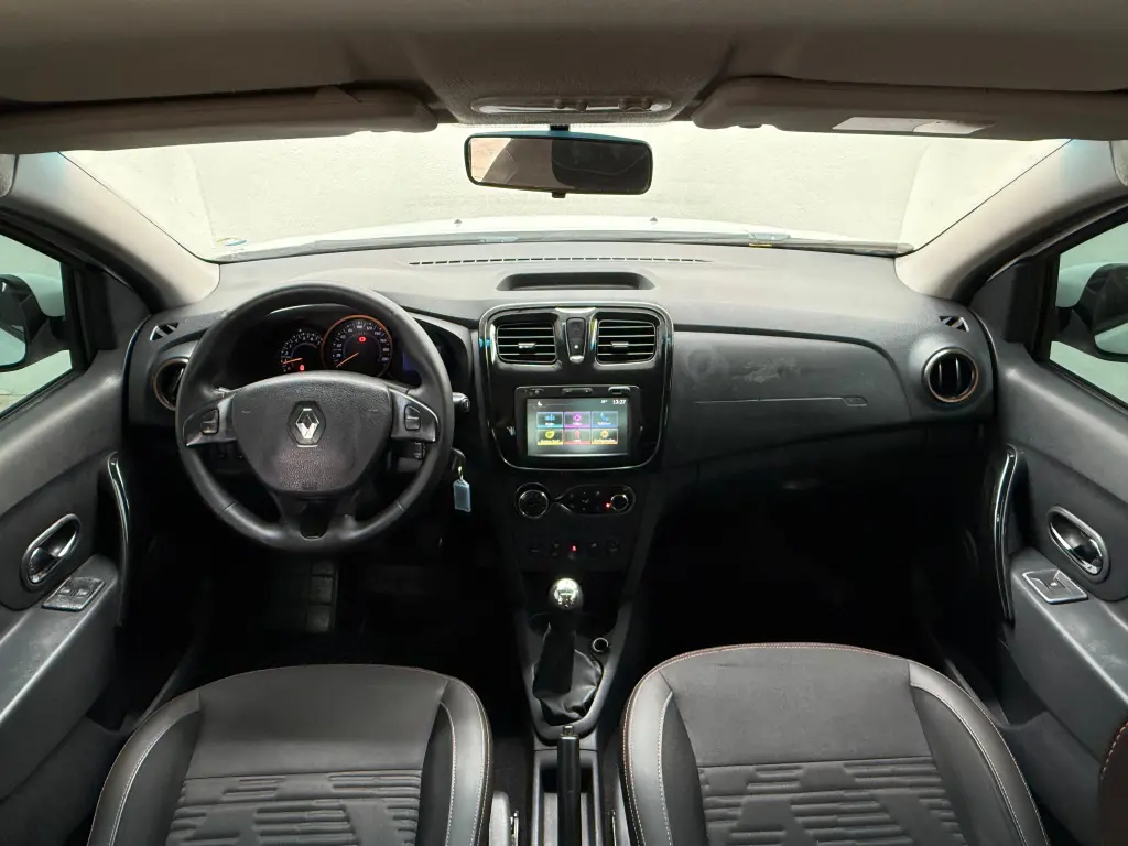 RENAULT Sandero - Foto