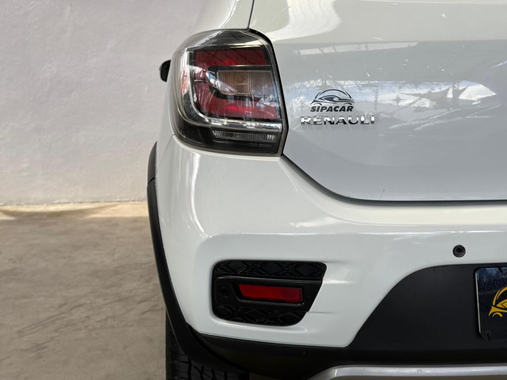 RENAULT Sandero - Foto