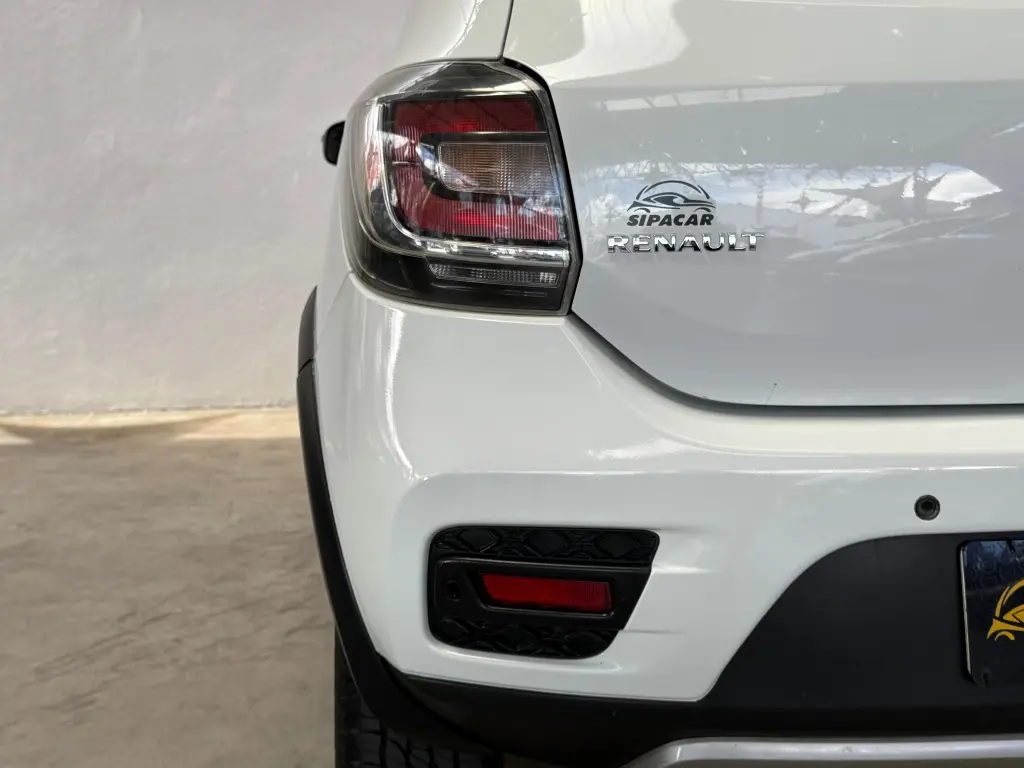 RENAULT Sandero - Foto