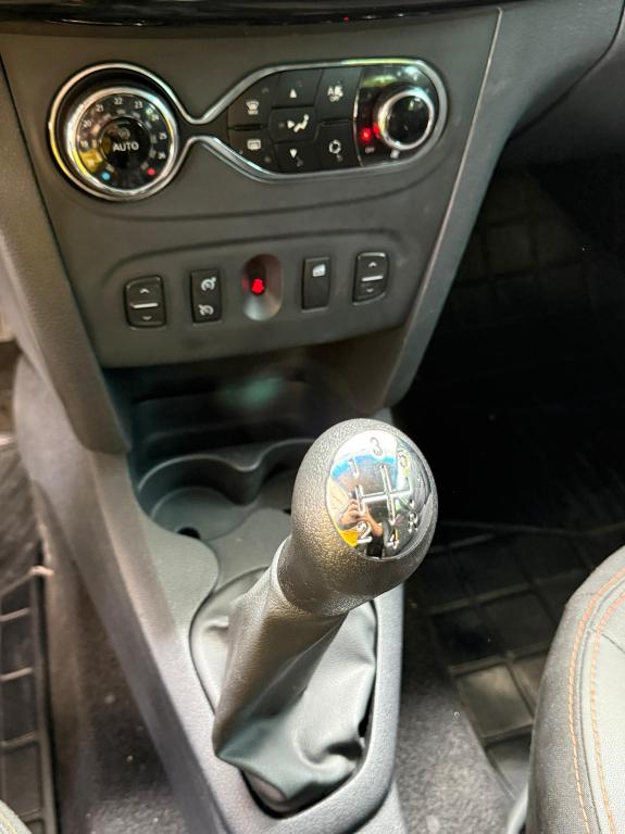 RENAULT Sandero - Foto