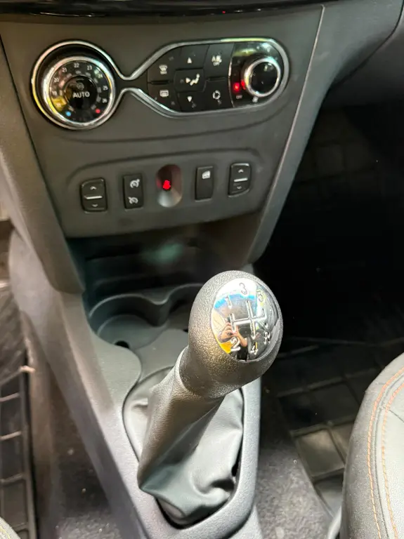 RENAULT Sandero - Foto