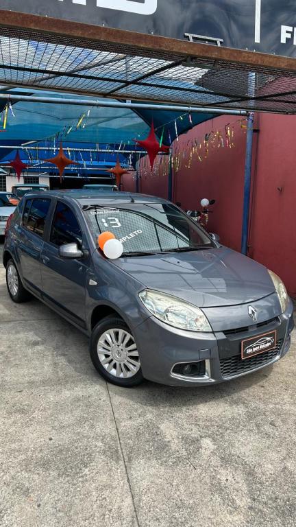 RENAULT Sandero - Foto