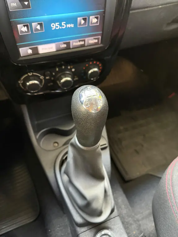 RENAULT Sandero - Foto