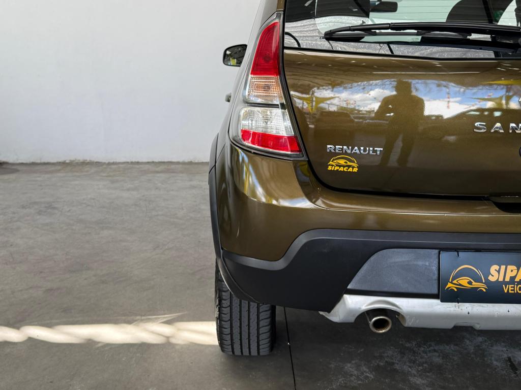 RENAULT Sandero - Foto