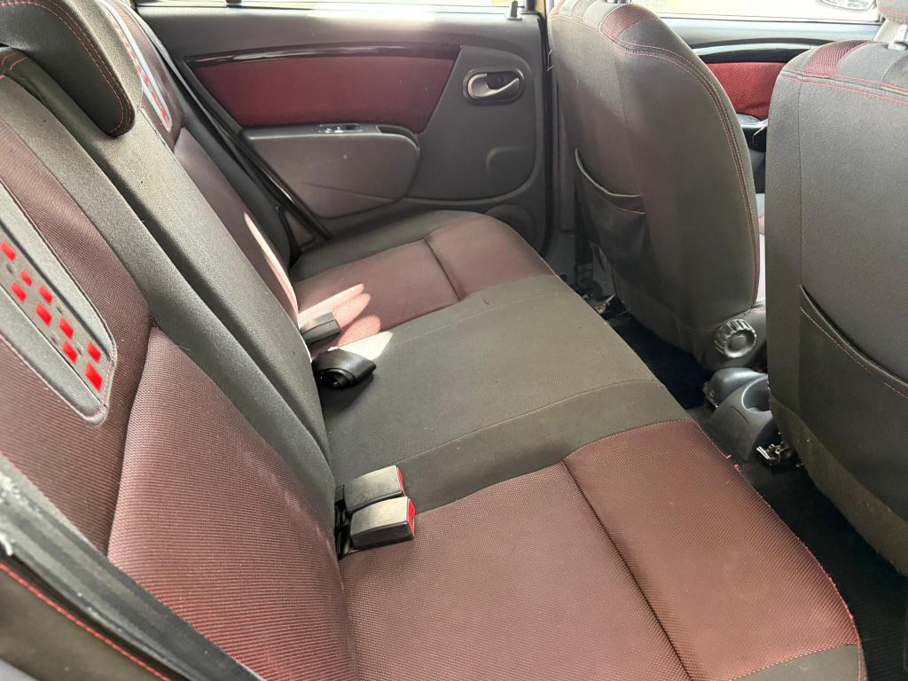 RENAULT Sandero - Foto