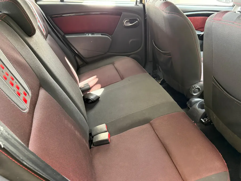 RENAULT Sandero - Foto