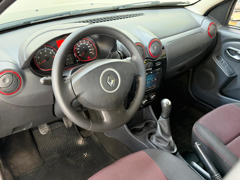 RENAULT Sandero - Foto