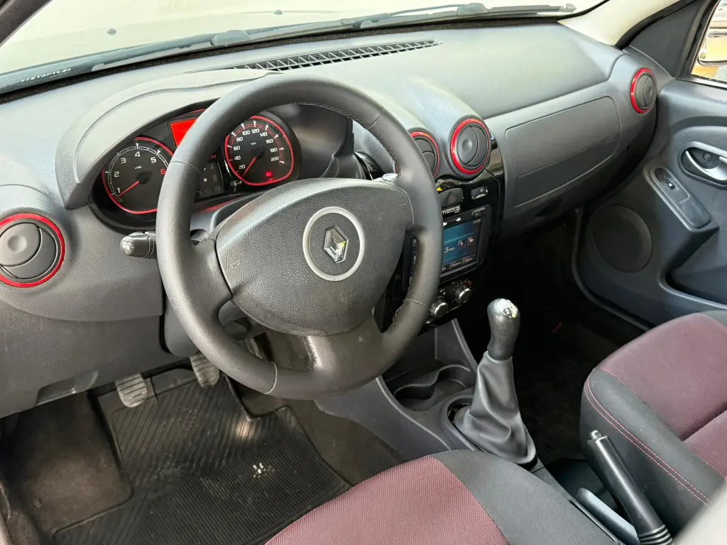 RENAULT Sandero - Foto