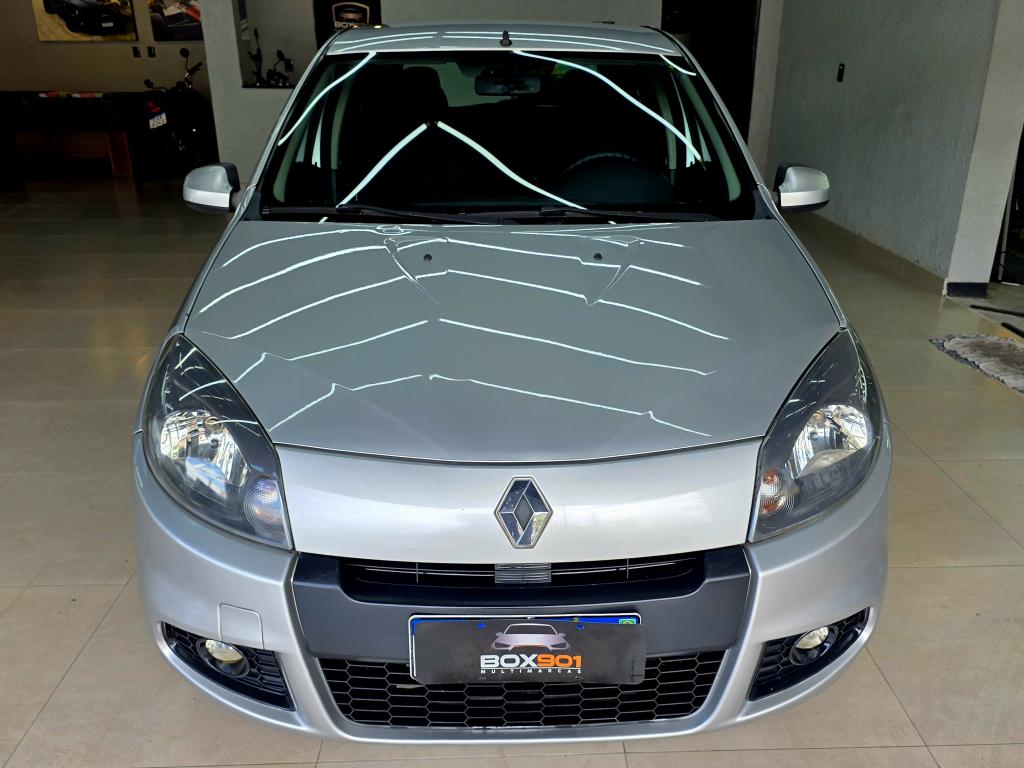 RENAULT Sandero - Foto