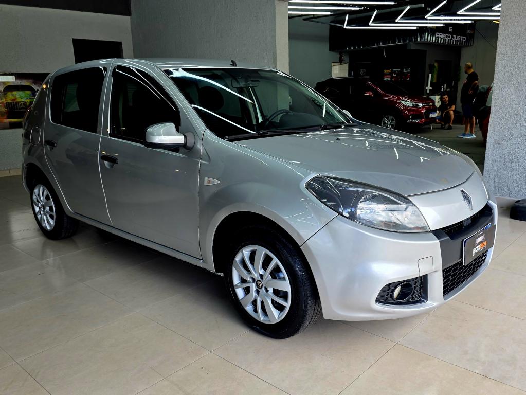 RENAULT Sandero - Foto