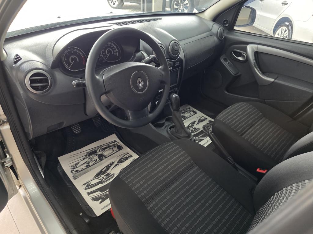 RENAULT Sandero - Foto