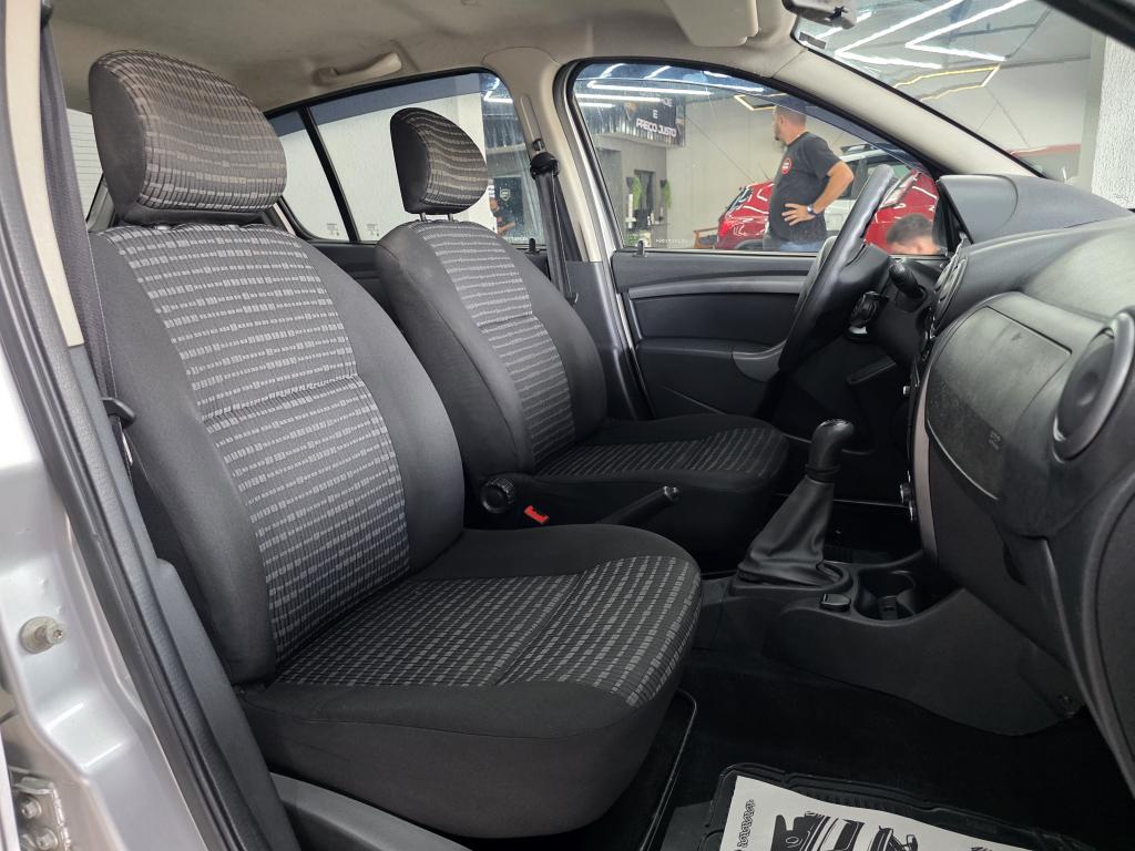 RENAULT Sandero - Foto