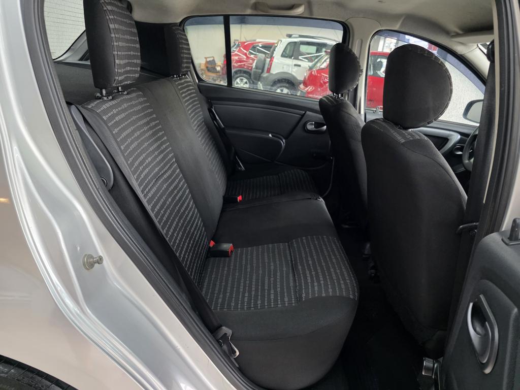 RENAULT Sandero - Foto