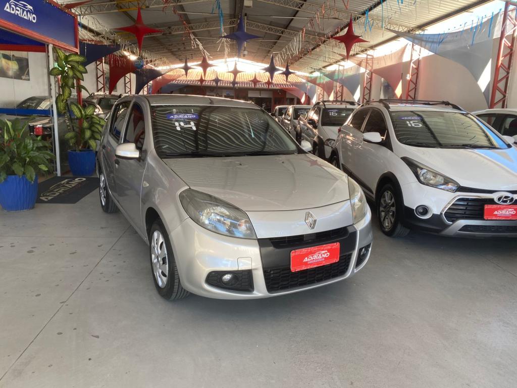 RENAULT Sandero - Foto