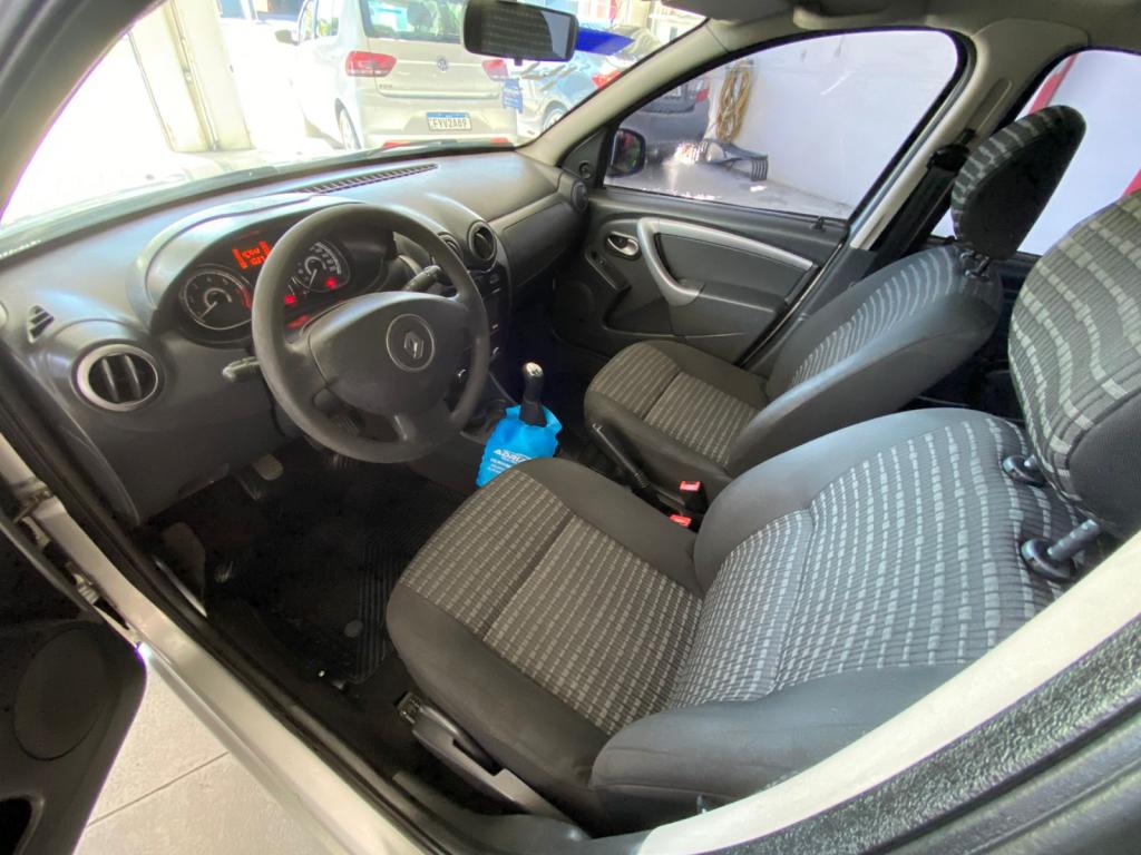 RENAULT Sandero - Foto