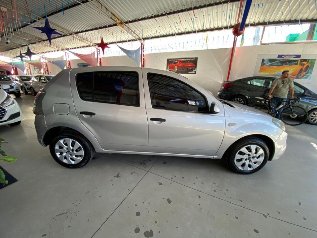 RENAULT Sandero - Foto