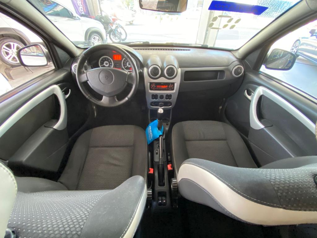 RENAULT Sandero - Foto