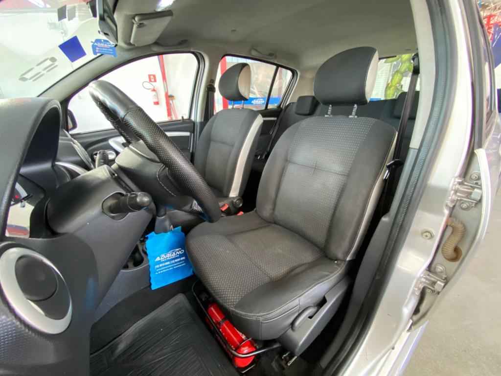 RENAULT Sandero - Foto